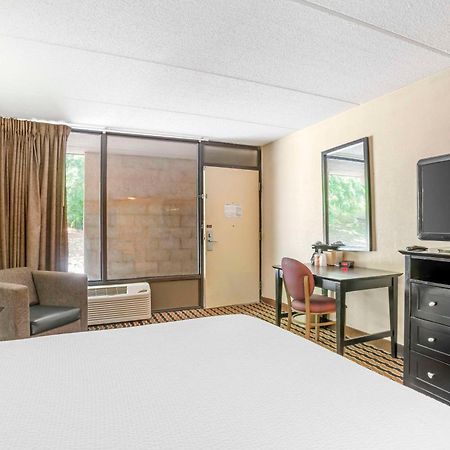 Quality Inn Near Speedway Wilkesboro Exterior photo