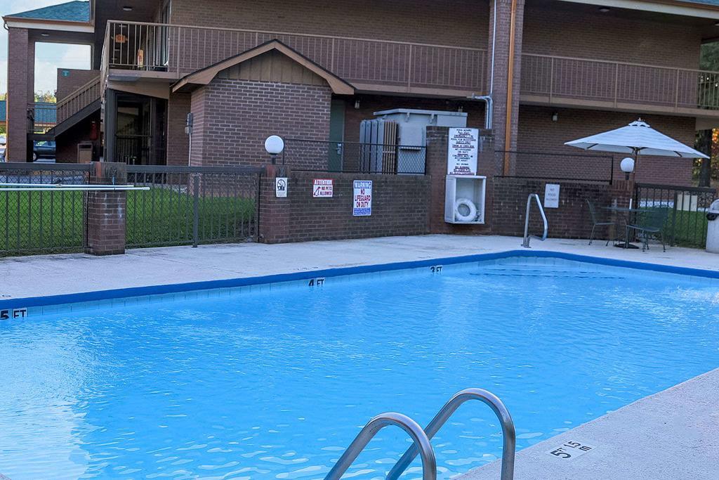 Quality Inn Near Speedway Wilkesboro Exterior photo