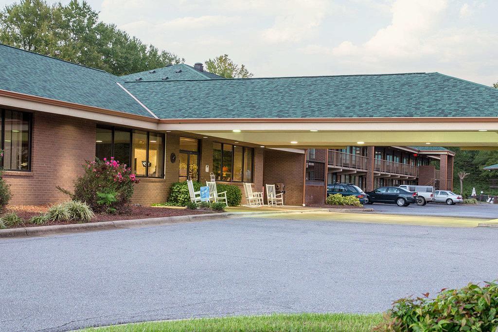 Quality Inn Near Speedway Wilkesboro Exterior photo